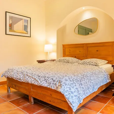 Chateau Les Sacristains Aparthotel