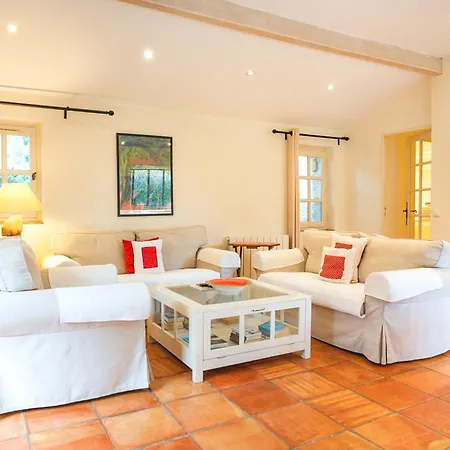 Chateau Les Sacristains 3* Montagnac (Herault)
