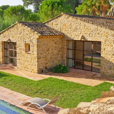 Chateau Les Sacristains 3* Montagnac (Herault)