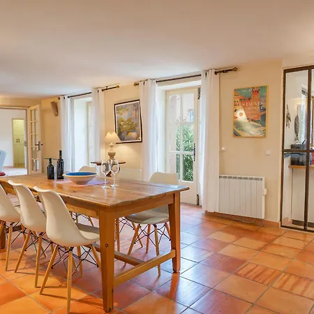 Chateau Les Sacristains Aparthotel 3*