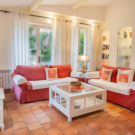 Chateau Les Sacristains Aparthotel 3*