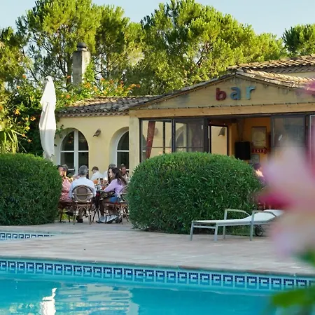 Chateau Les Sacristains Aparthotel