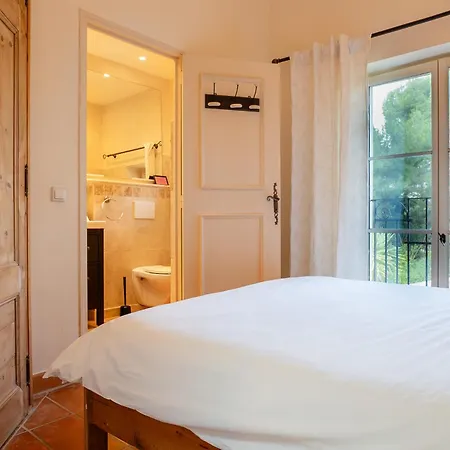 Aparthotel Chateau Les Sacristains 3*