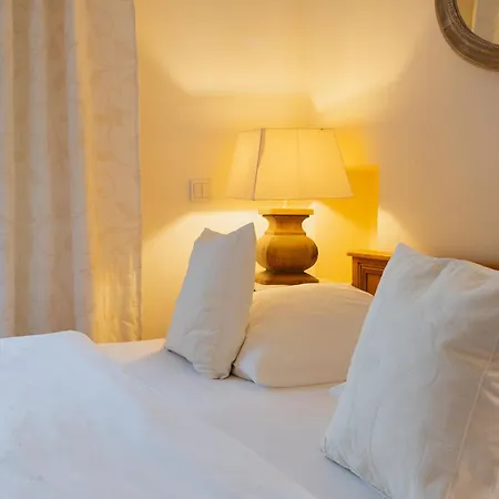 Aparthotel Chateau Les Sacristains 3*