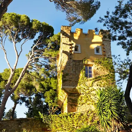 Chateau Les Sacristains