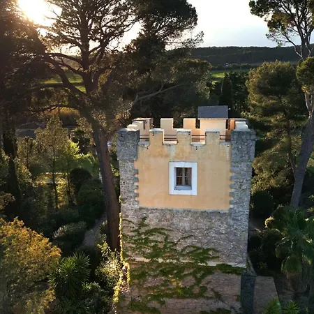 Chateau Les Sacristains Aparthotel