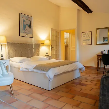 Chateau Les Sacristains