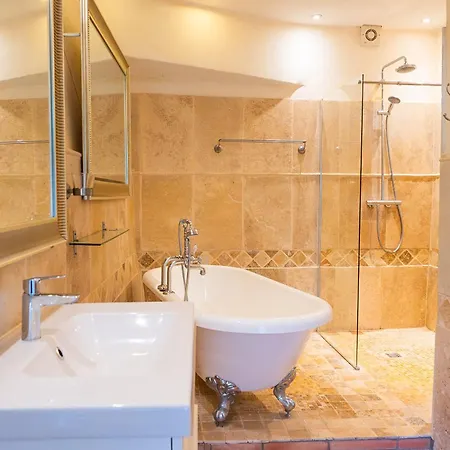 Chateau Les Sacristains Aparthotel