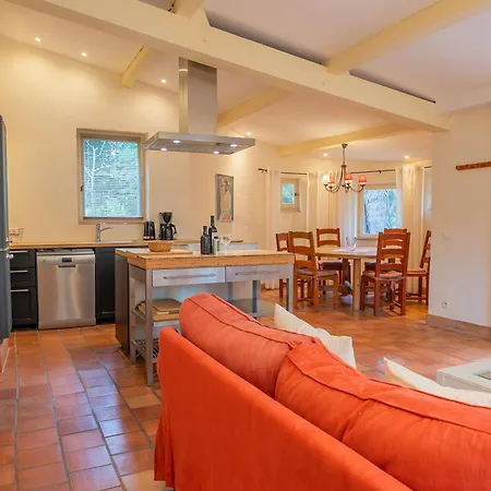 Chateau Les Sacristains 3* Montagnac (Herault)