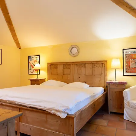 Chateau Les Sacristains 3*