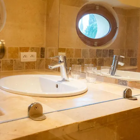 Chateau Les Sacristains
