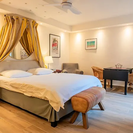 Aparthotel Chateau Les Sacristains 3*